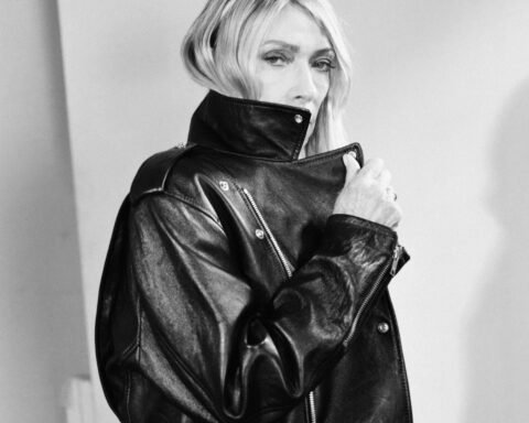 B&W image of Kim Gordon