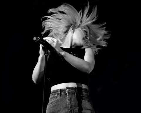Amy Taylor of Amyl and The Snifferrs performing in Manchester