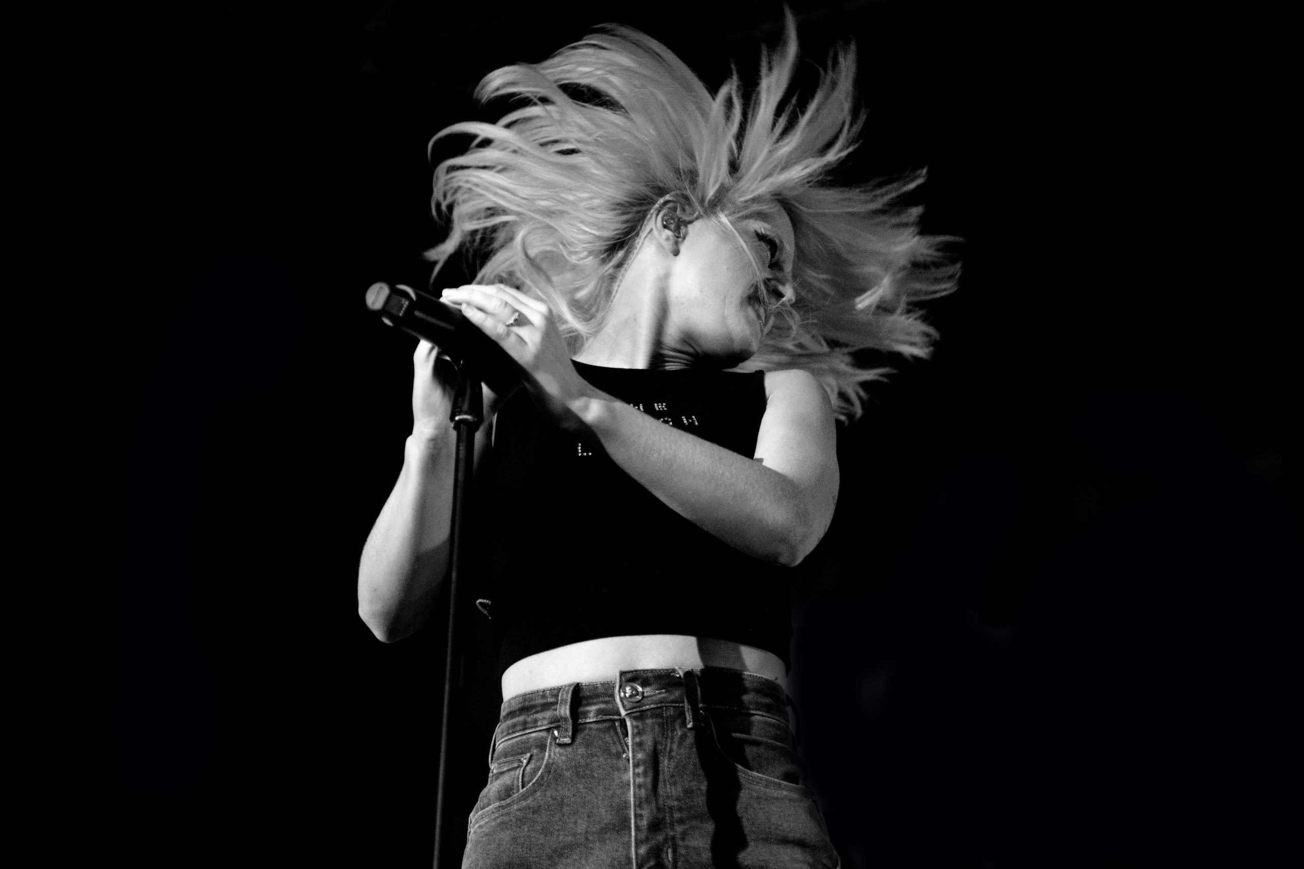 Amy Taylor of Amyl and The Snifferrs performing in Manchester