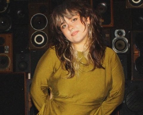 Songwriter Eve Buckley promo shot